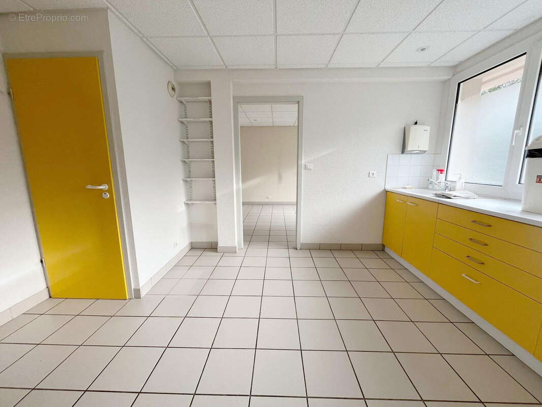 Commerce à PONT-DE-ROIDE