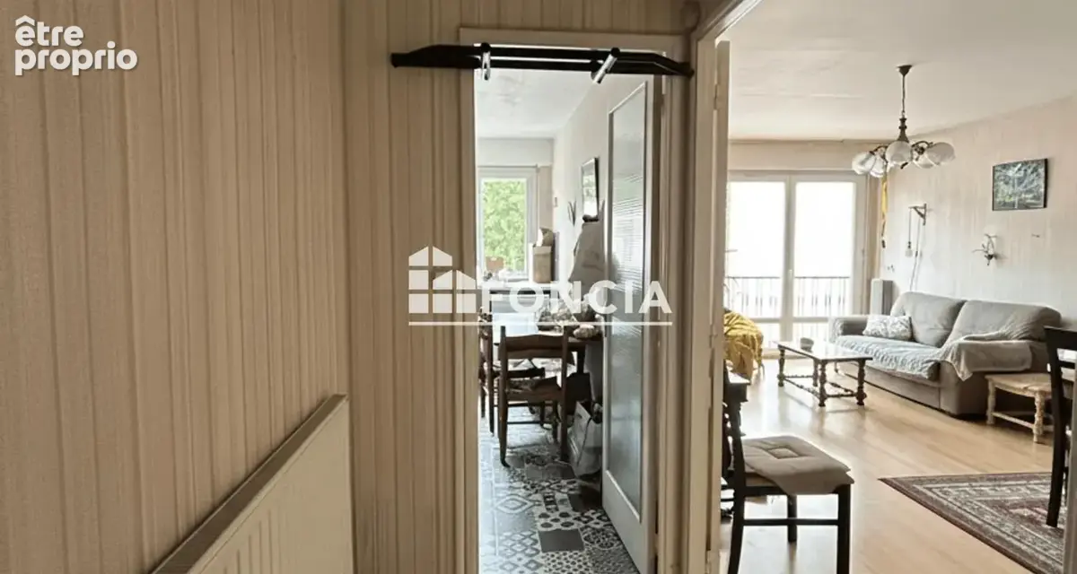CHARME ET EMPLACEMENT PRIVILÉGIÉ – T4 de 91 m² avec balcon, à proximité du Vieux-Port – Idéal pour votre résidence principale - photo 2