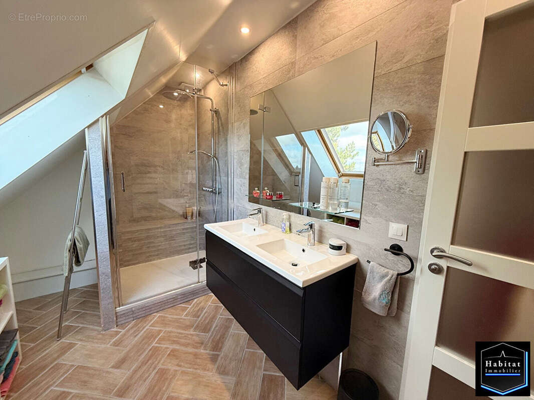 Maison à LE PLESSIS-BELLEVILLE