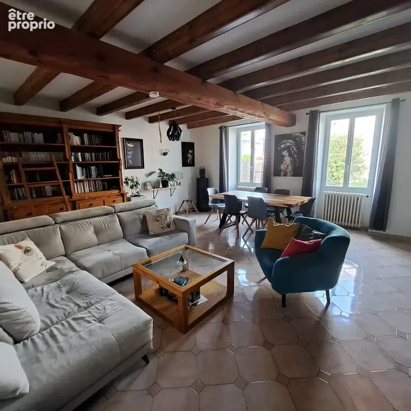 Charentaise rénovée avec dépendances - 170 m2 - 5 chambres - photo 3