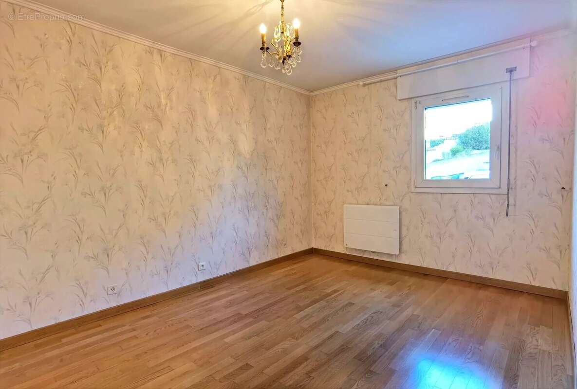 RARE-Appartement de 96 m² avec ascenseur, garage et loggia - photo 6