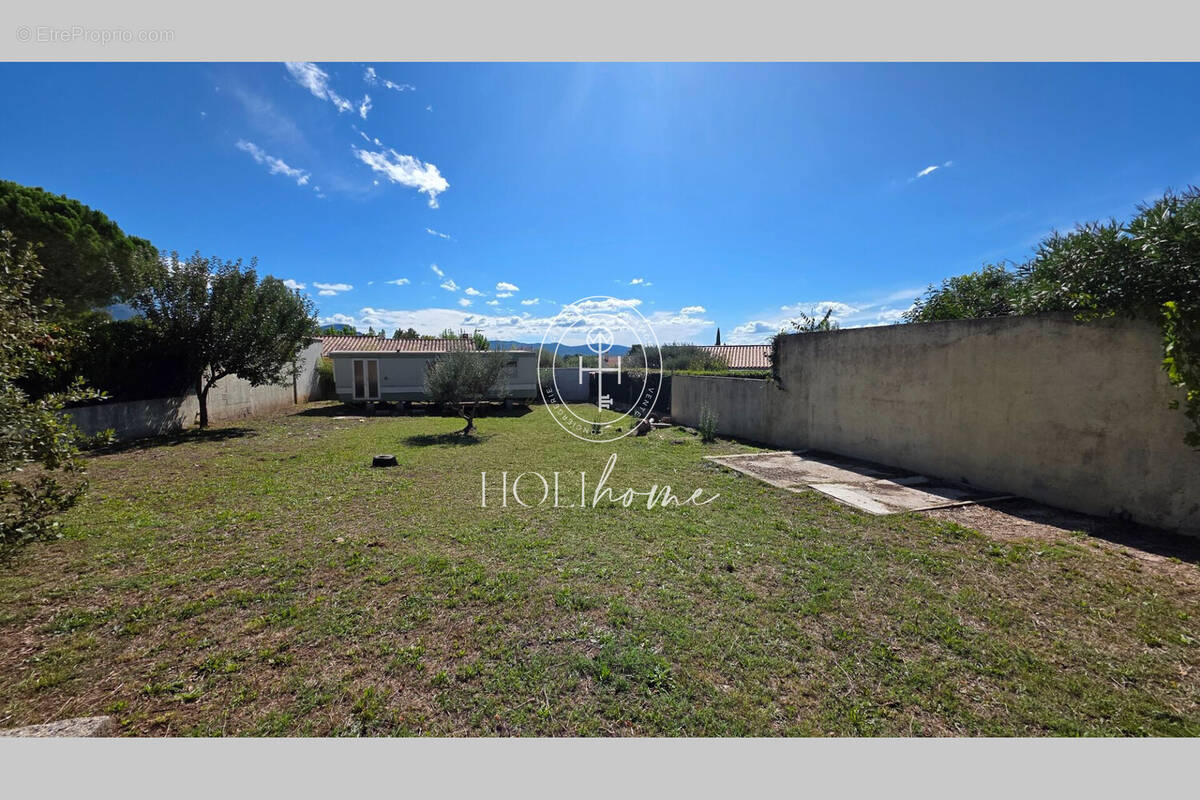 Terrain à POURRIERES