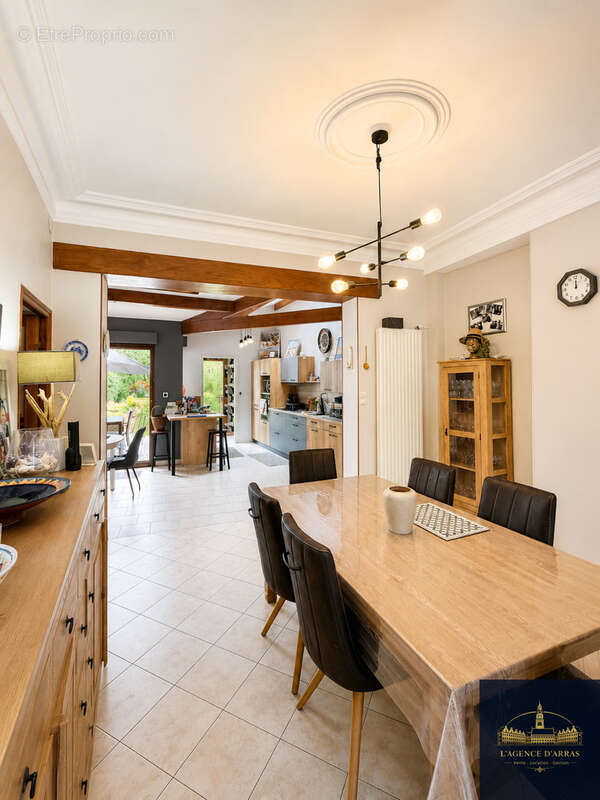 NOUVEAUTÉ- Maison familiale arrière gare- Volumes, Luminosité et beau Jardin - photo 2