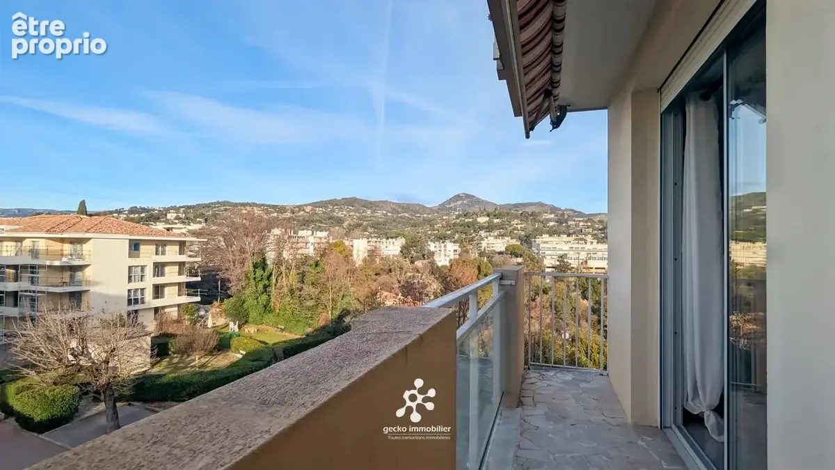 NICE - CIMIEZ/RIMIEZ - Appartement 4 pièces avec terrasse, balcon et vue panoramique - photo 9