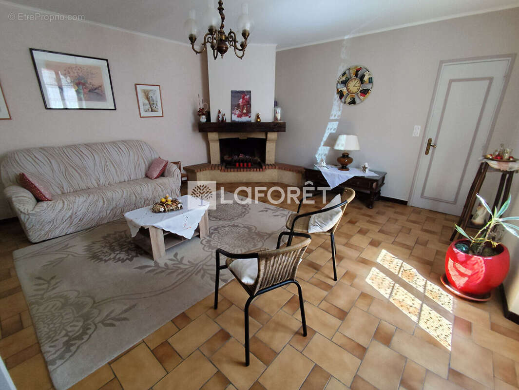 Maison à MONTANS