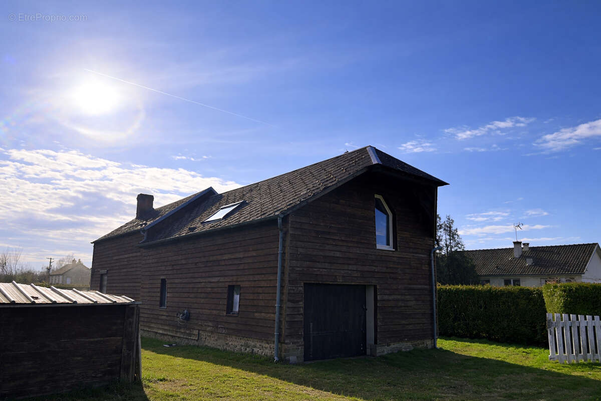 Maison à LA FERTE-FRENEL