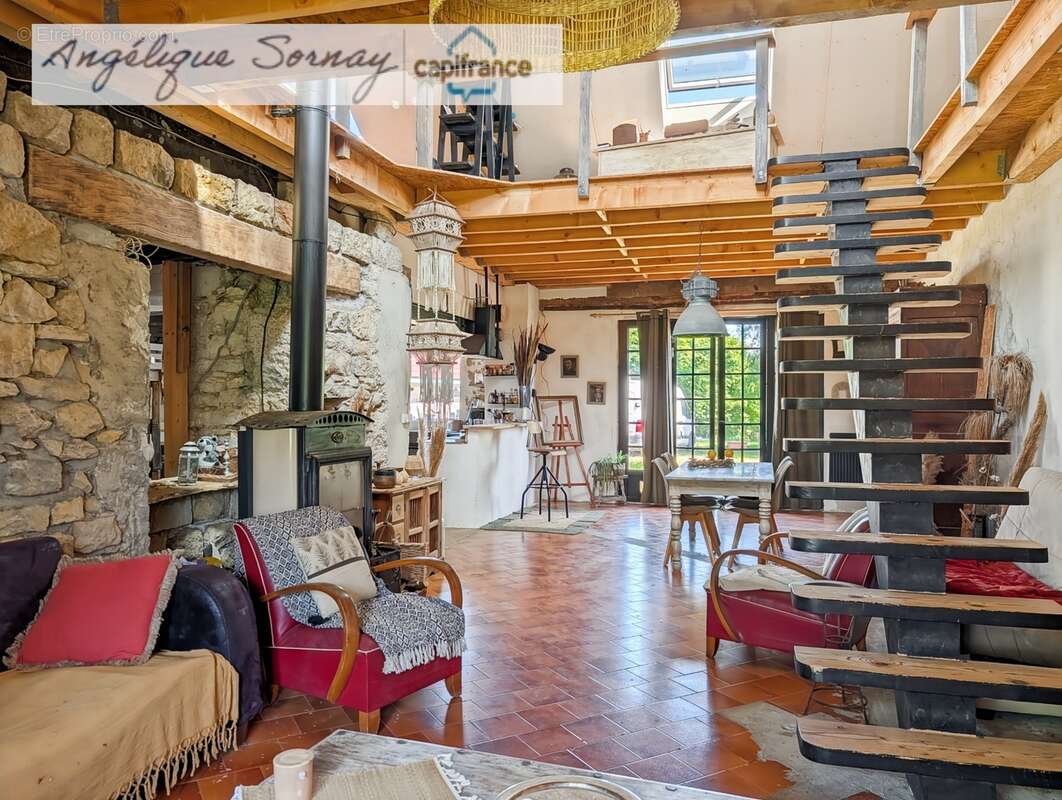 longère avec dépendances sur 3 115 m² – Francheville 39230 - photo 9