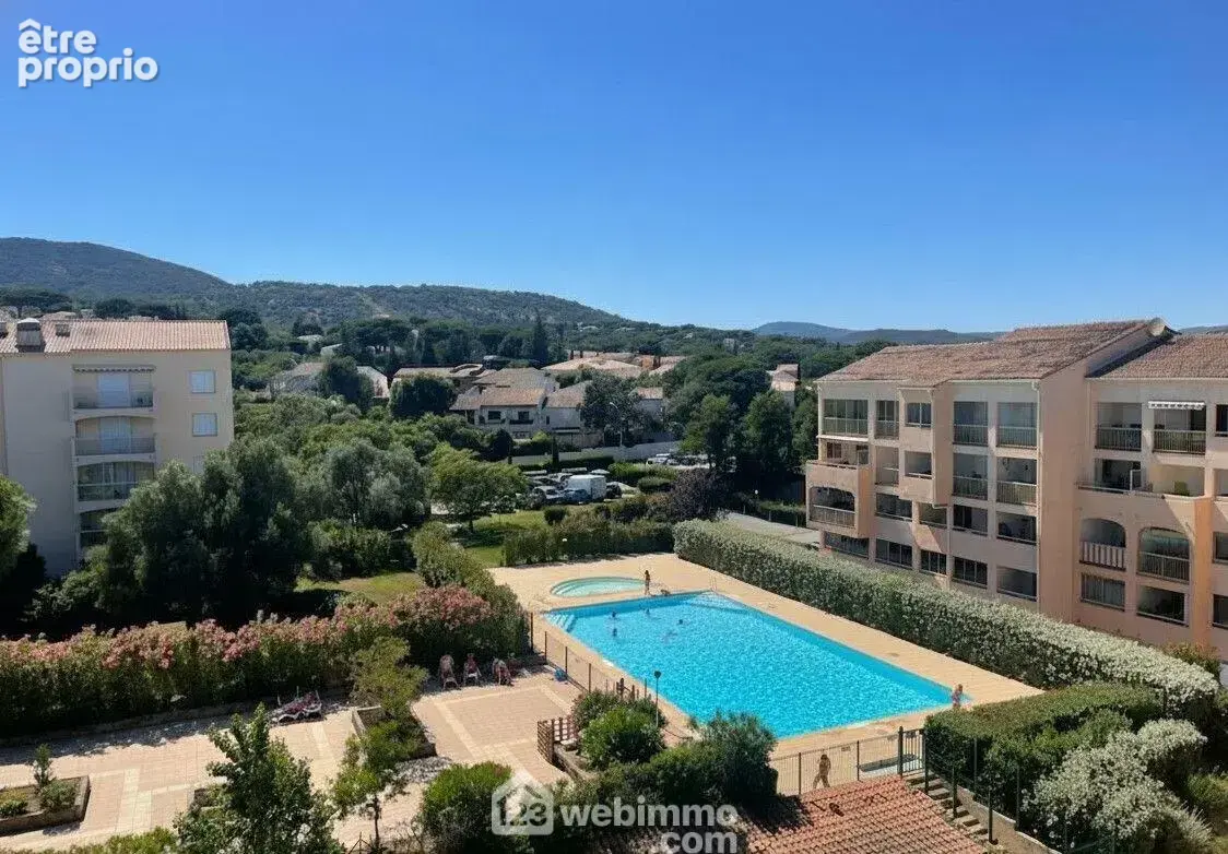 Résidence avec piscine au c½ur d?un environnement agréable et verdoyant.