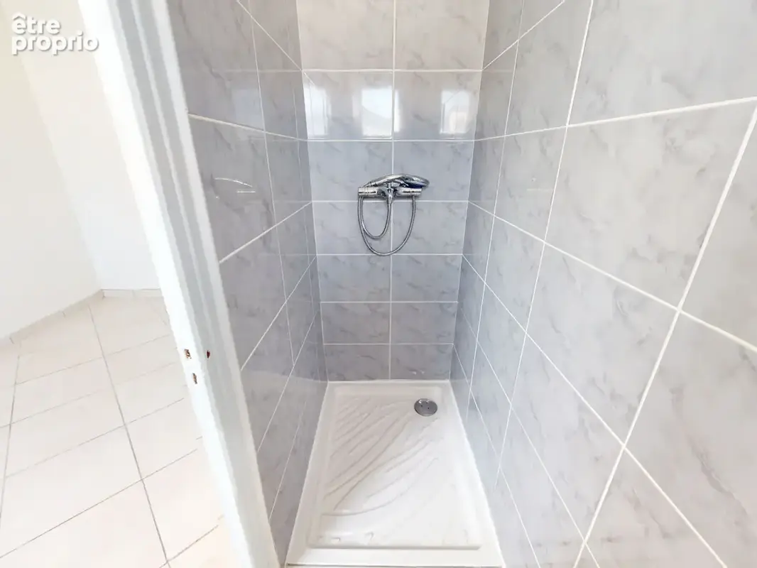 Appartement 2 pièces de 36 m2 - Dernier Etage - Eaux Claires /  Bv Joseph Vallier - photo 7