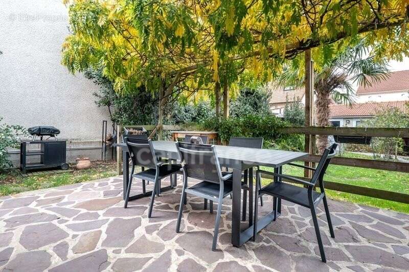 Maison à LES CLAYES-SOUS-BOIS