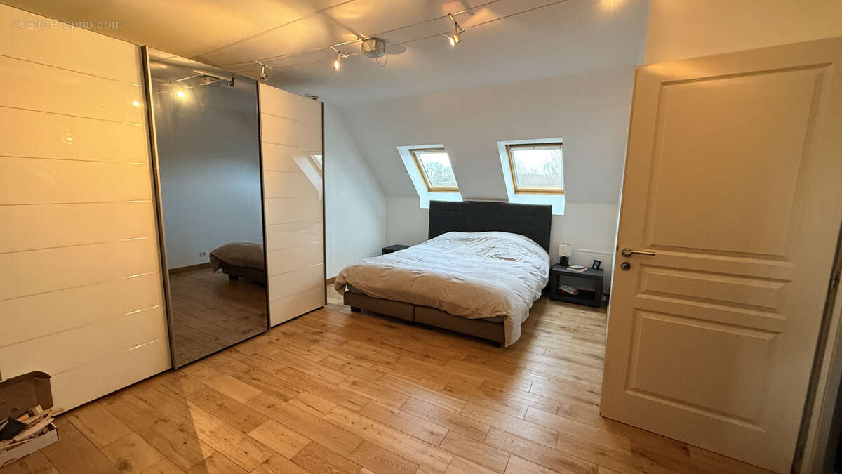 Maison à NEAUPHLE-LE-VIEUX