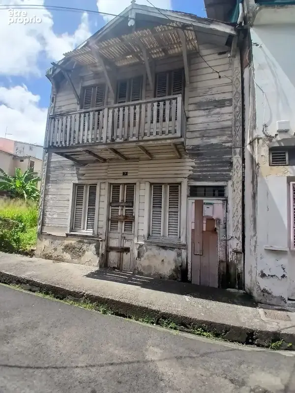Photo Terrain à Fort-De-France au prix de 77 000€