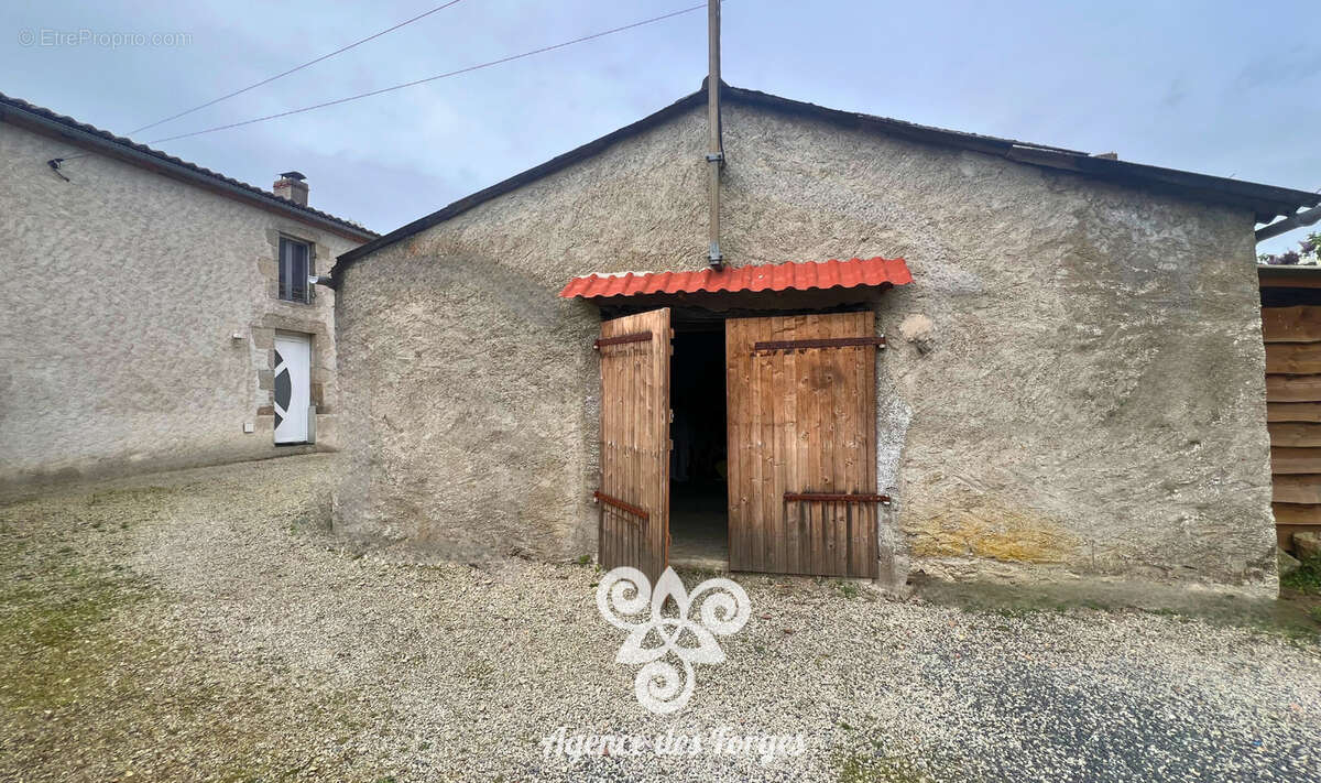 Maison à MOUZILLON