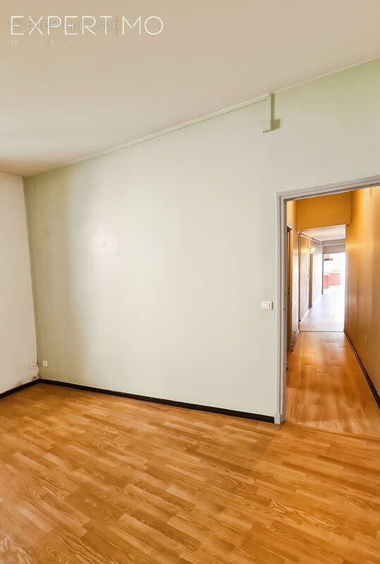 Appartement 104 m2 plein centre village, 3 chambres - photo 8