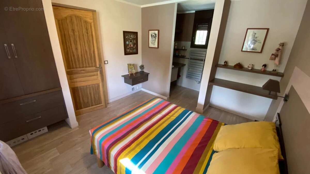 Maison à LA ROQUE-D'ANTHERON