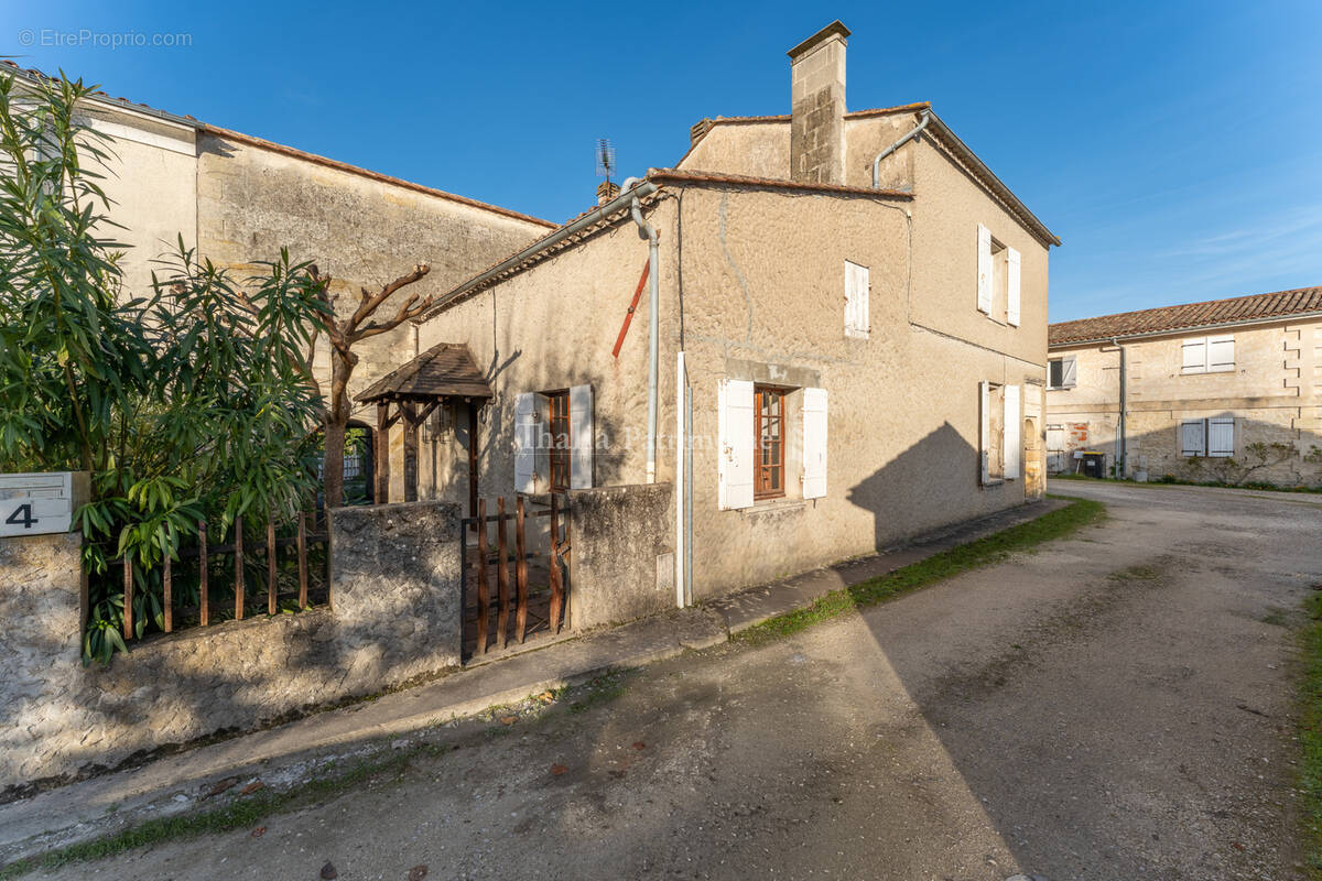 Maison à CADILLAC-EN-FRONSADAIS
