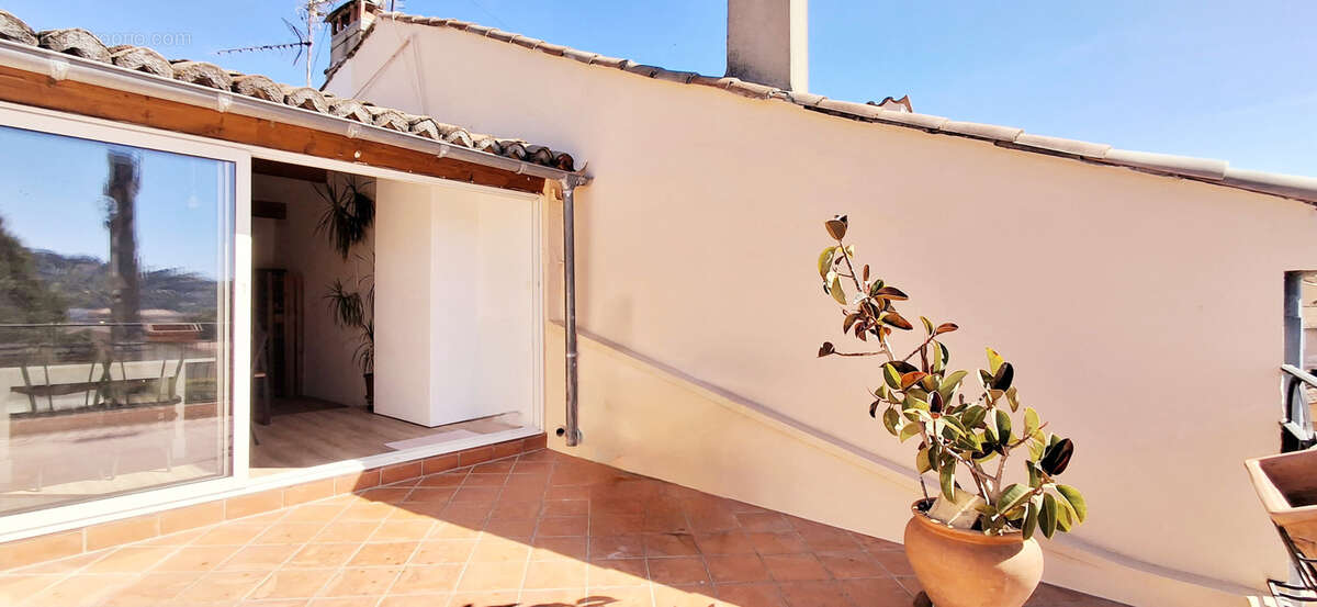Appartement à VALLAURIS