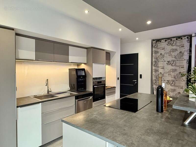 Maison à L'ISLE-SUR-LA-SORGUE