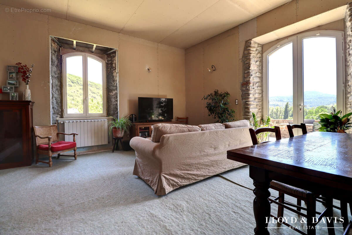 Maison 186 m² à Meyrannes  - photo 2