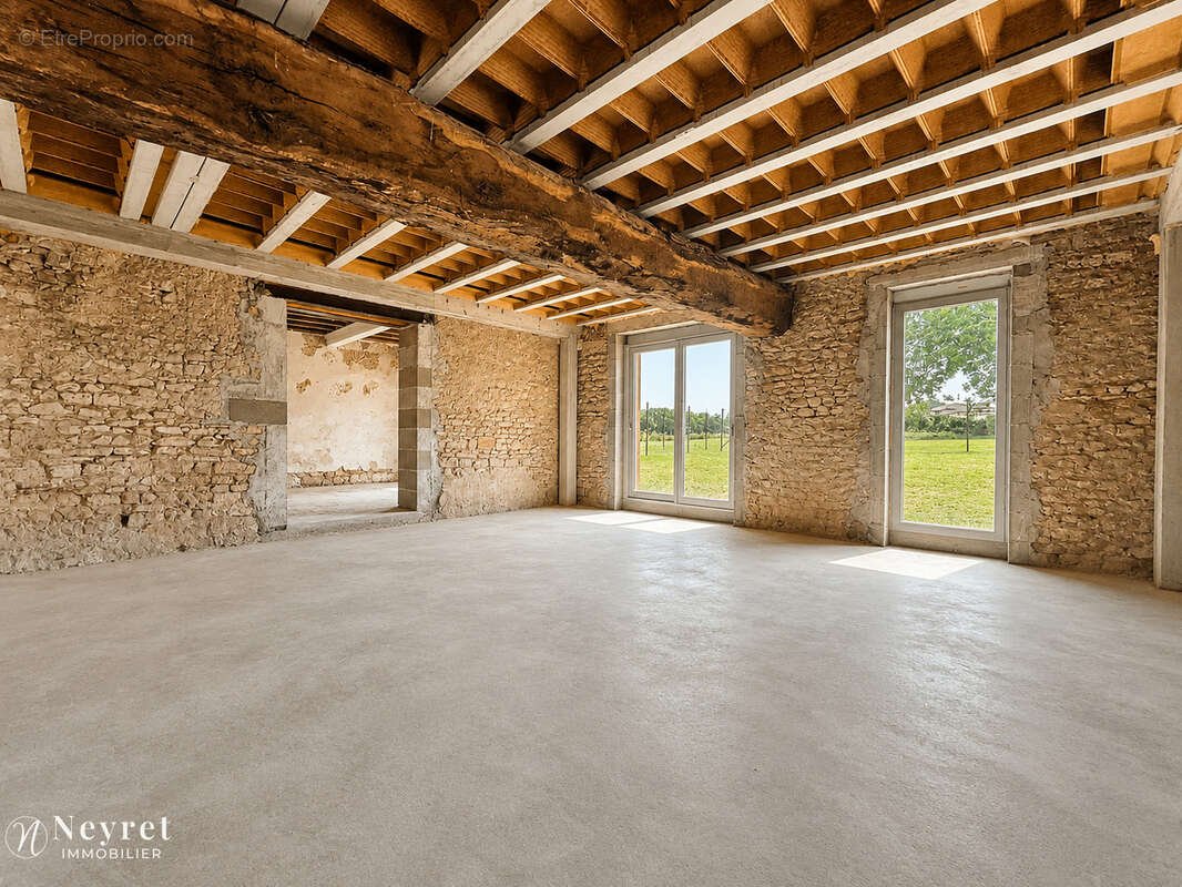 Gleizé   bâtisse de caractère à aménager   194 m2   extérieur privatif - photo 3
