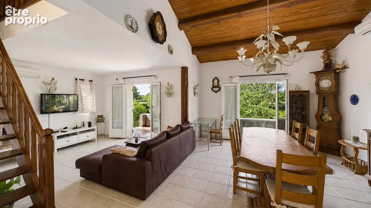 Maison familiale avec piscine sur 2 809 m² de terrain - Pernes-les-Fontaines - photo 5