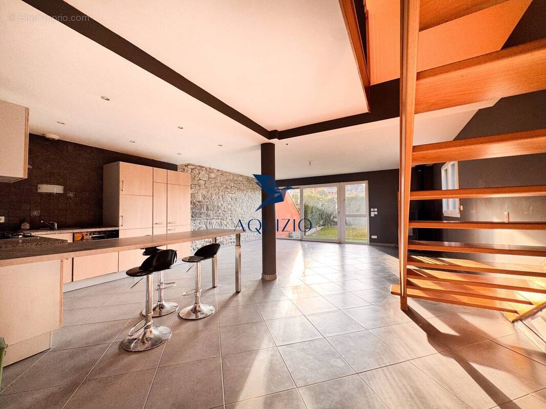 Appartement à LA ROCHE-SUR-FORON