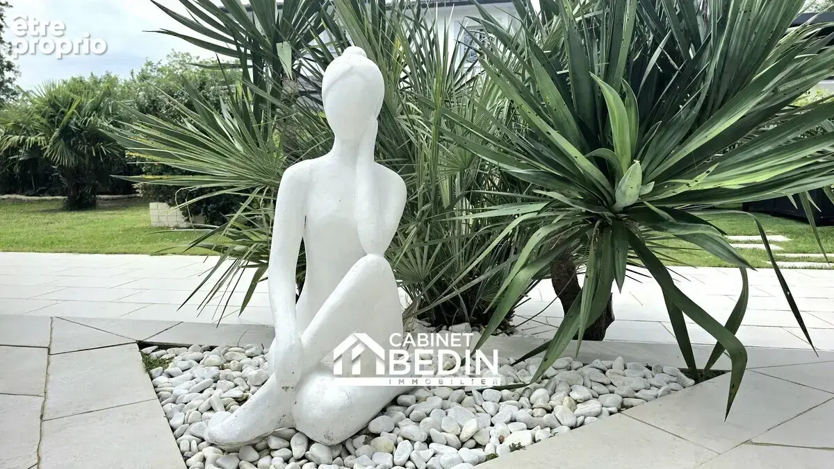 Maison 7 pièces 307 m² à vendre à Saint-Jean-D'illac (33127) - photo 3