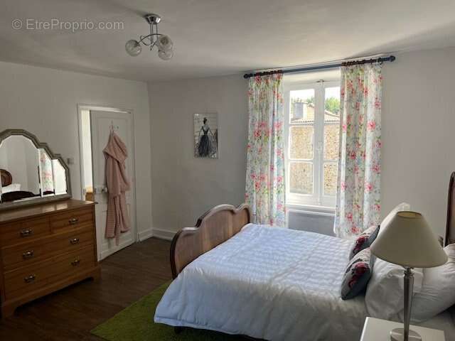 Maison à ORADOUR-SUR-VAYRES