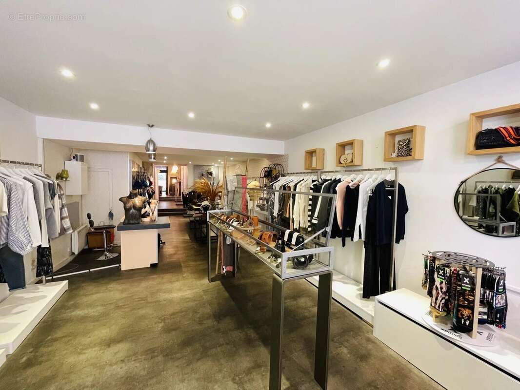 Commerce à BARBEZIEUX-SAINT-HILAIRE