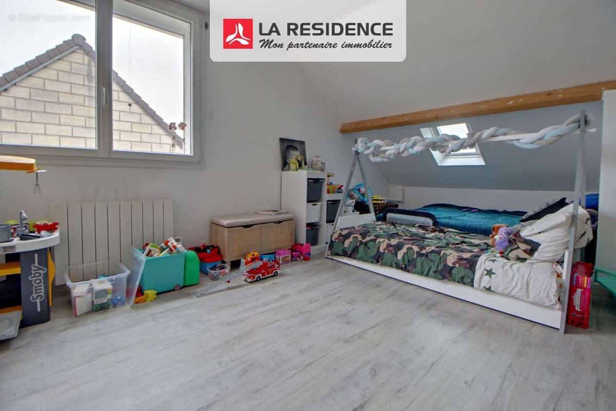 Maison à LES CLAYES-SOUS-BOIS