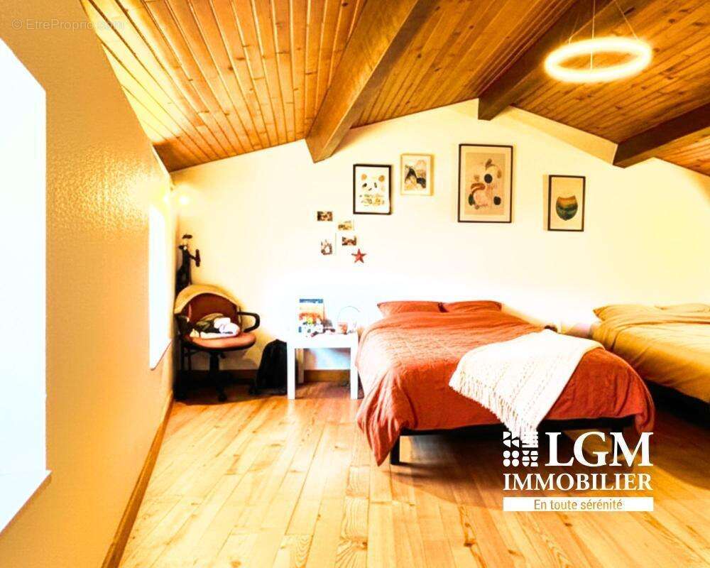 Maison à LE BREUIL-SUR-COUZE