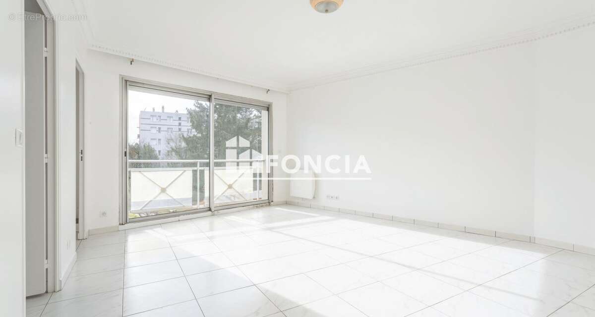 Appartement à SAINTE-GENEVIEVE-DES-BOIS