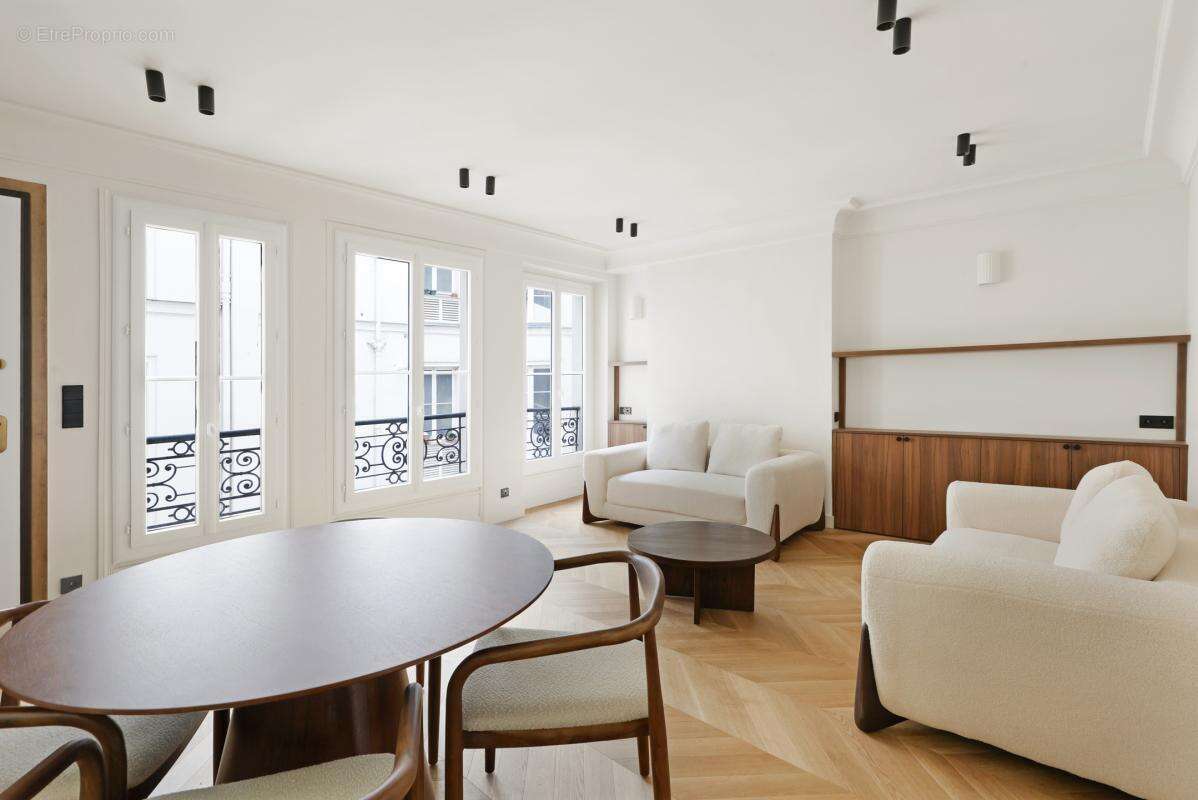 Appartement à PARIS-1E