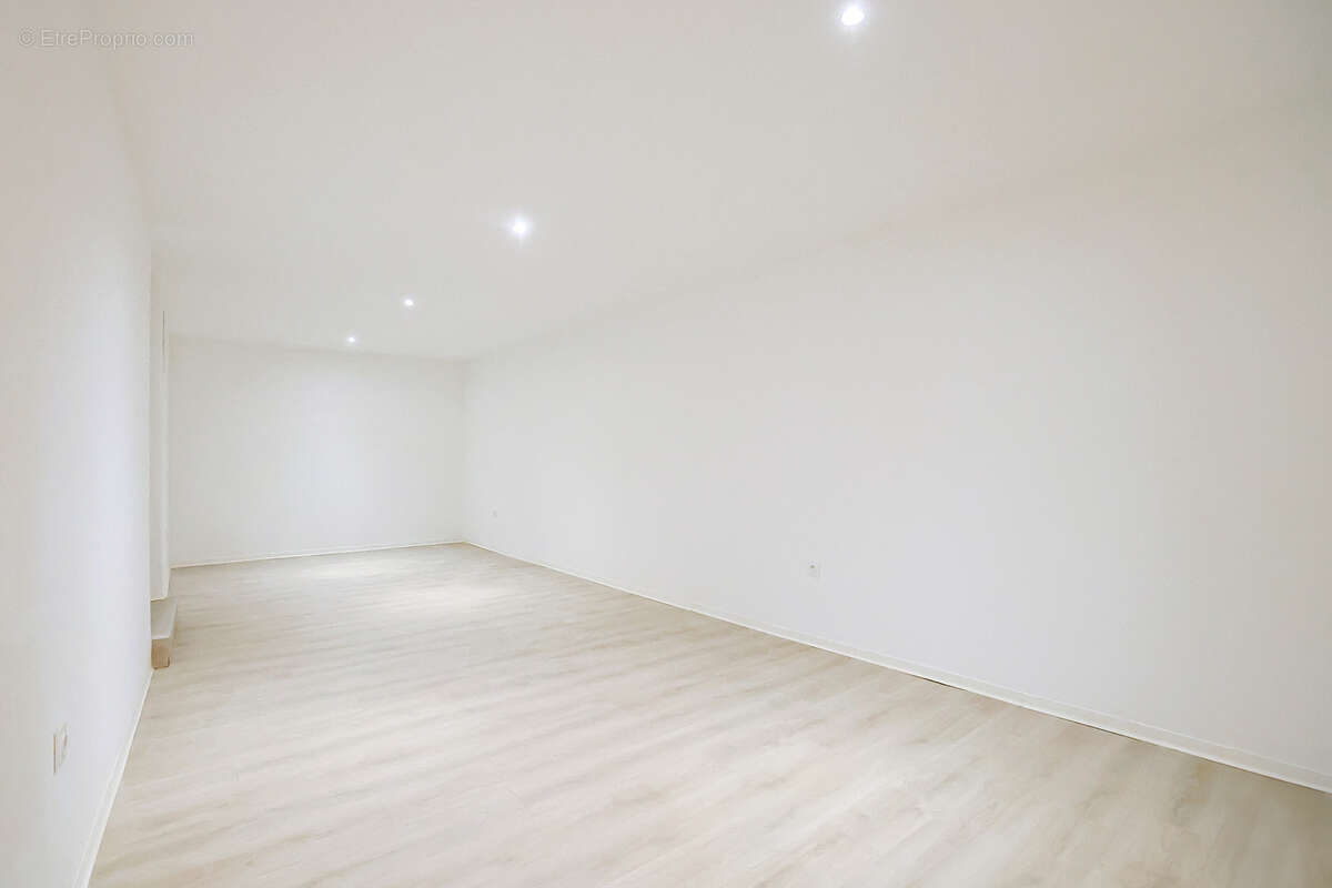 Commerce à SOLLIES-PONT