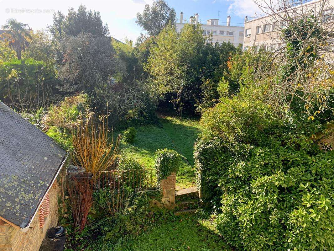 Vannes Centre  T4 refait avec jardin - photo 8
