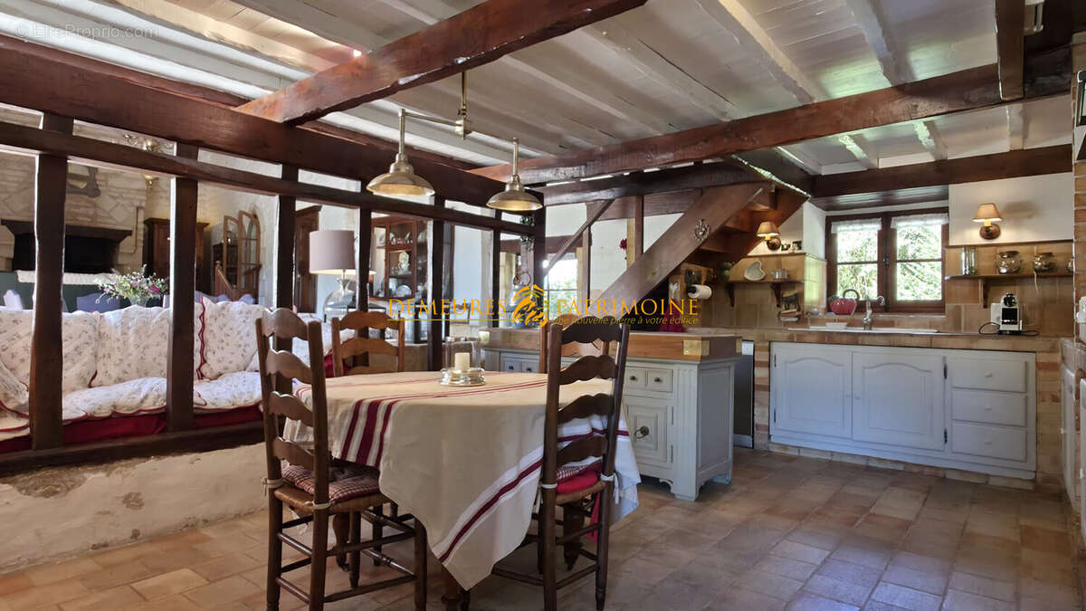 Maison à SALLES-LAVALETTE