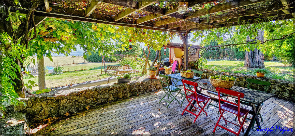 Propriete pierre renovee 332 m2   vue panoramique   gite   1,2 ha - photo 8