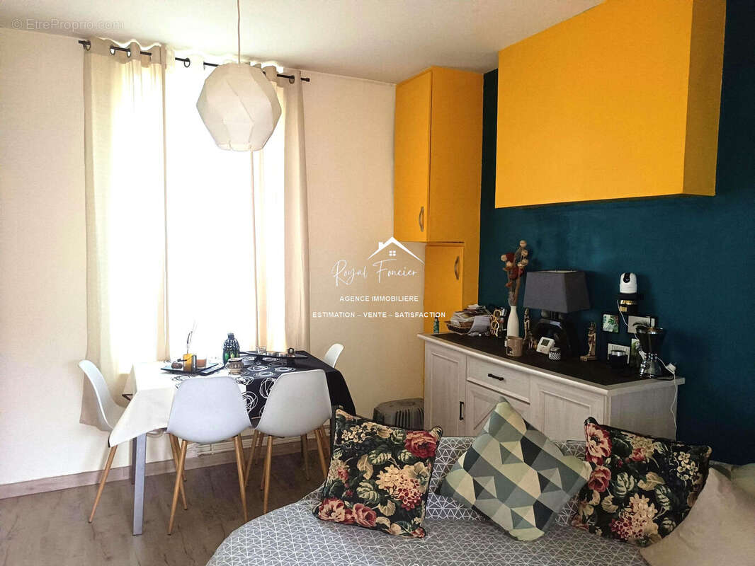 Séjour de 15 m2 espace repas - Maison à CHATELLERAULT