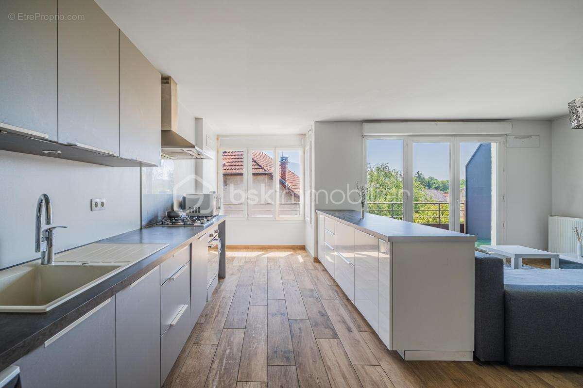 T3 de 71 m² avec terrasse plein sud, balcon et garage – Albens - photo 5