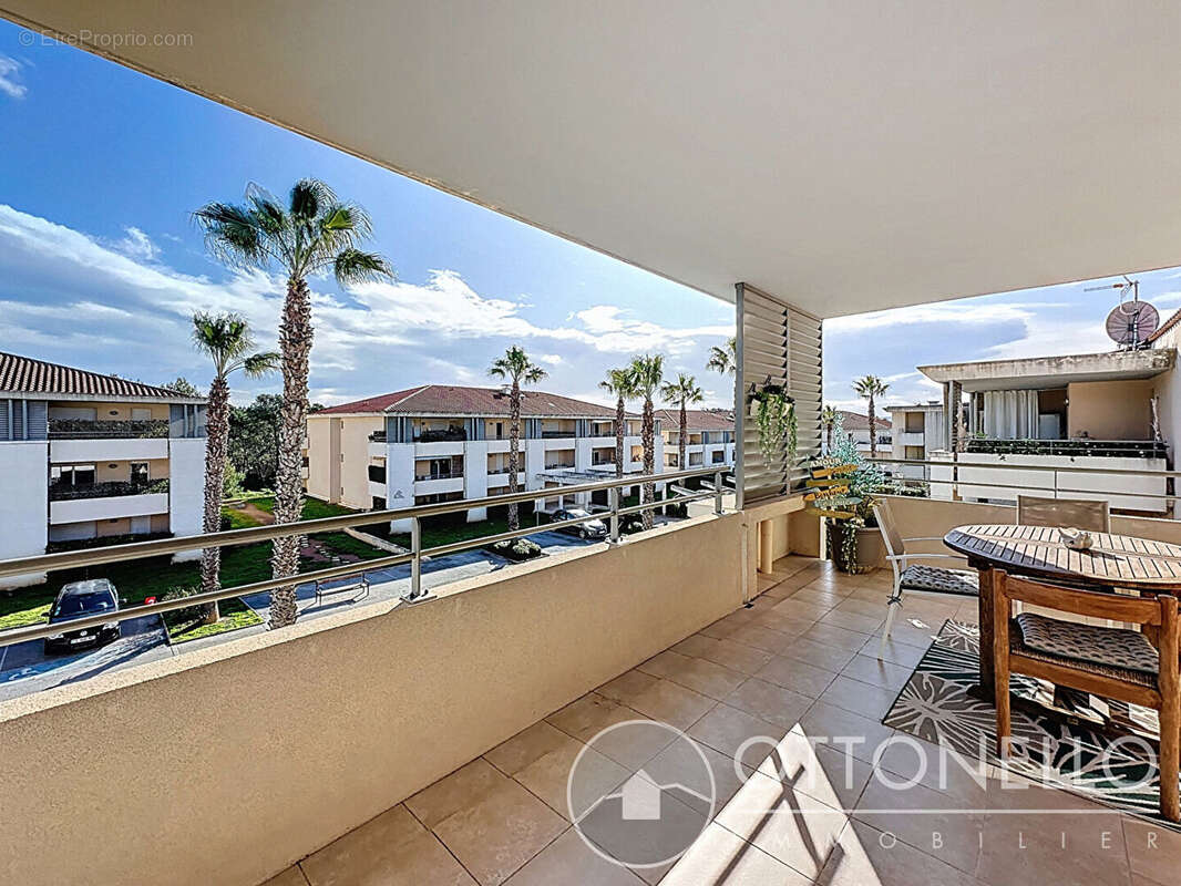 Appartement à ROQUEBRUNE-SUR-ARGENS