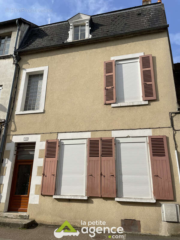 Maison à COSNE-COURS-SUR-LOIRE