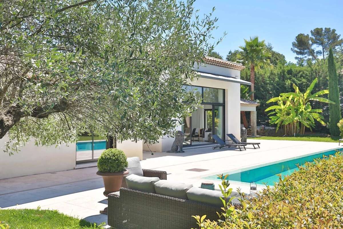 Maison à ROQUEFORT-LES-PINS