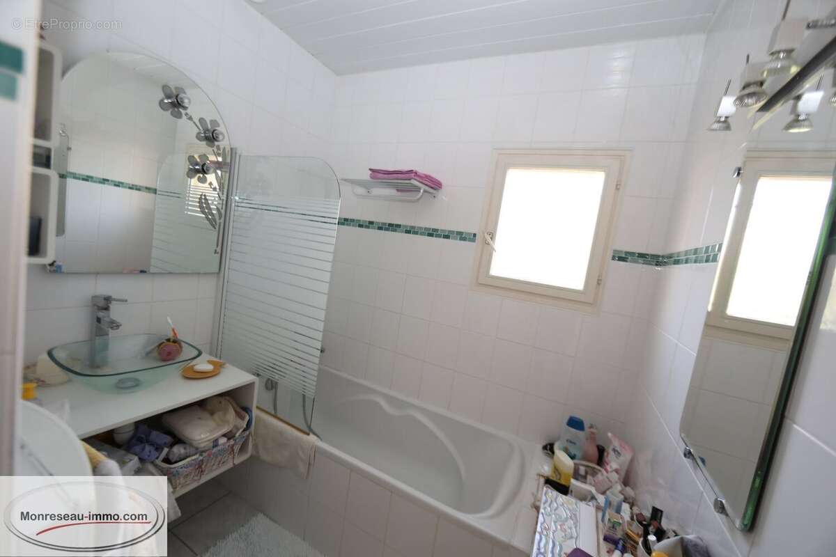 Maison à LA ROCHE-VINEUSE