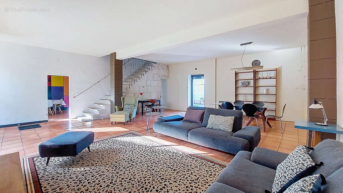 Maison à JONQUIERES-SAINT-VINCENT