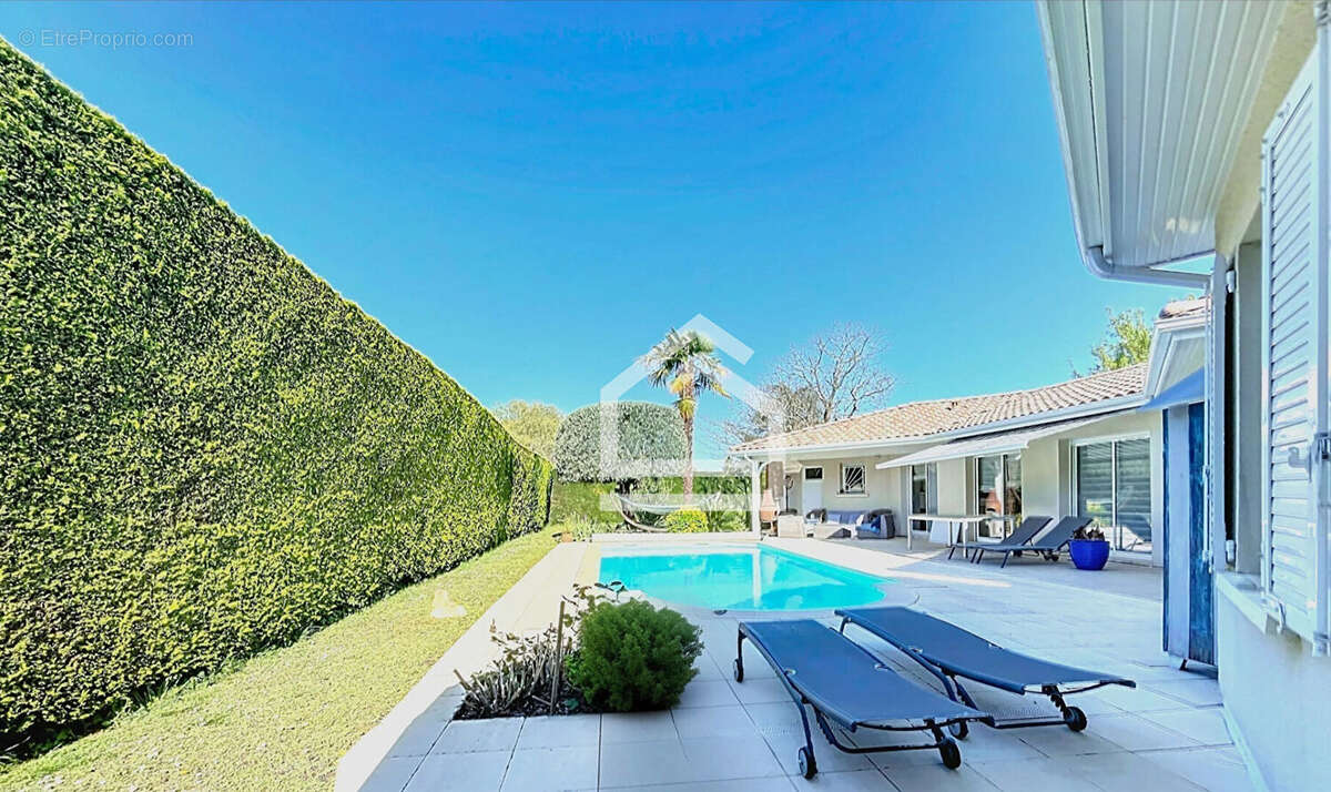 Maison à BLANQUEFORT