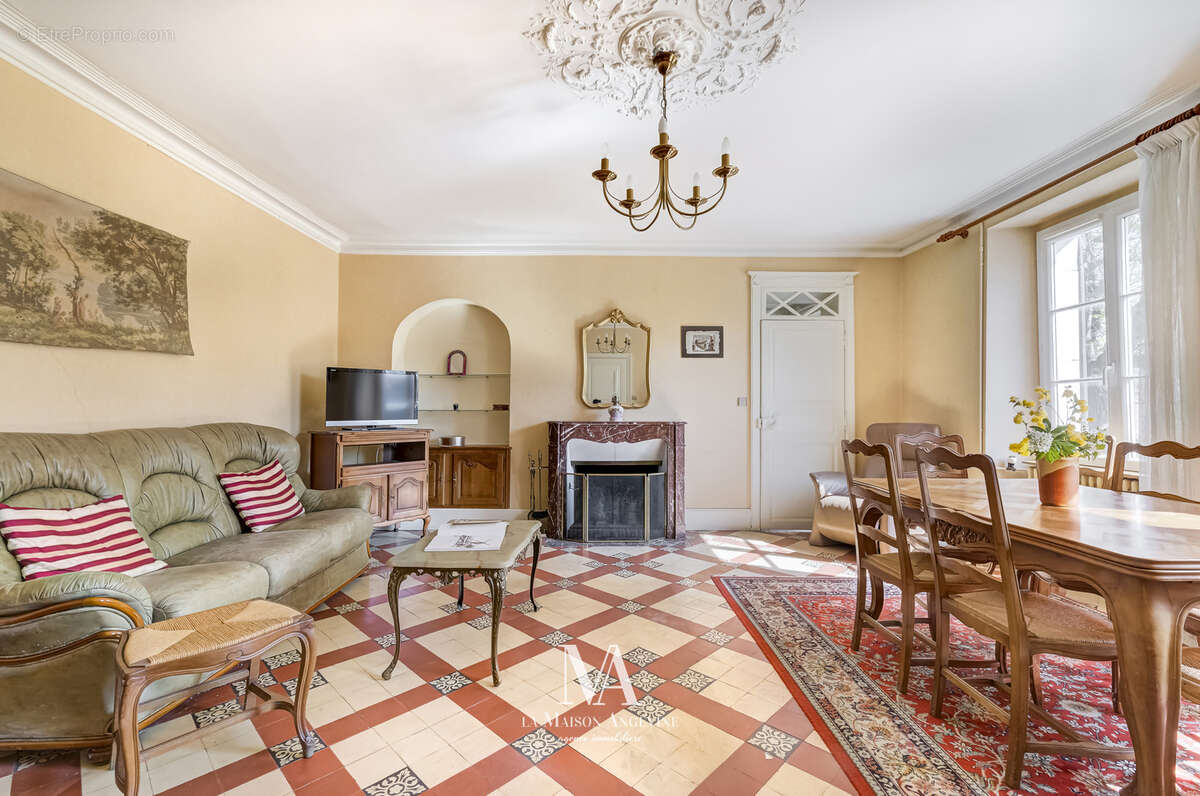 Maison à BRISSAC-QUINCE