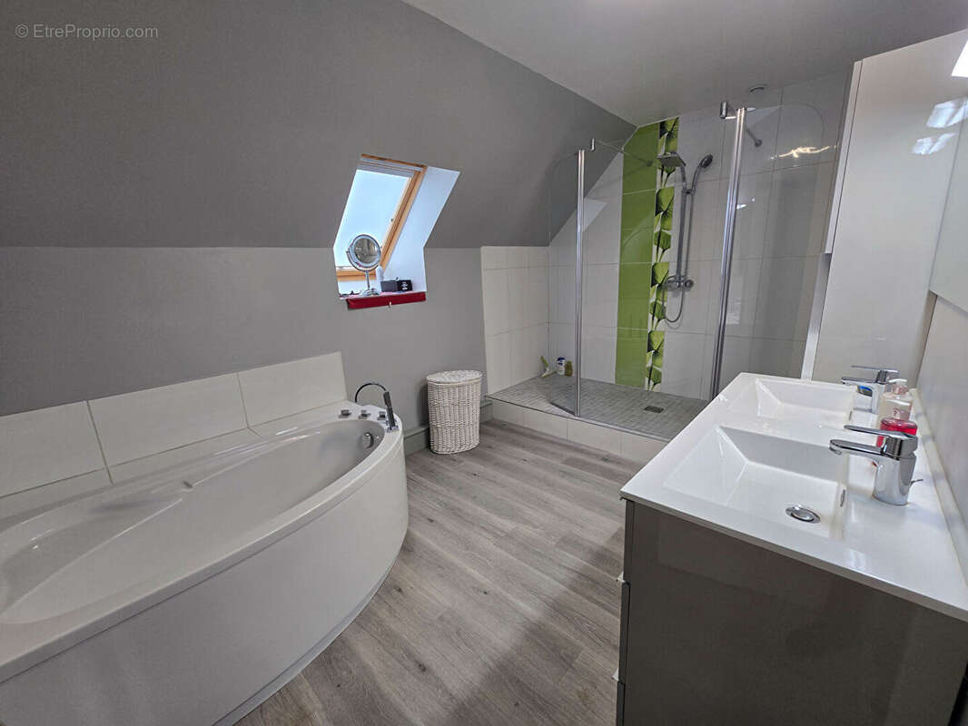 Maison à JOUY-LE-CHATEL