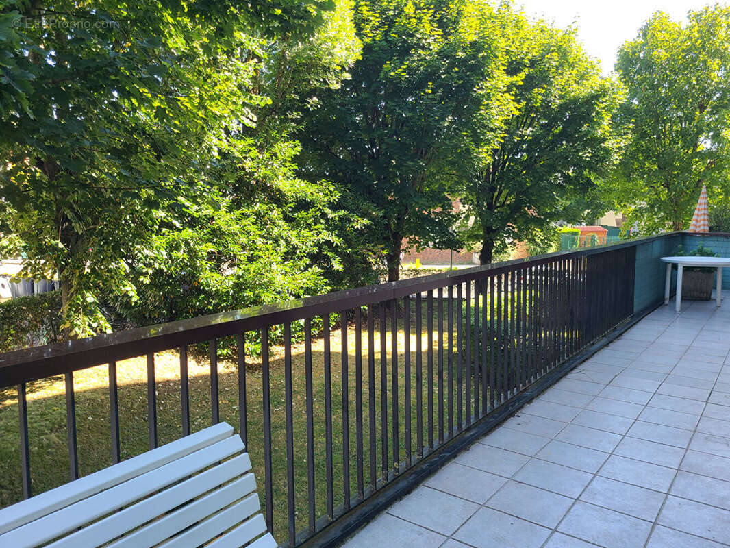 Appartement à FONTENAY-LE-FLEURY