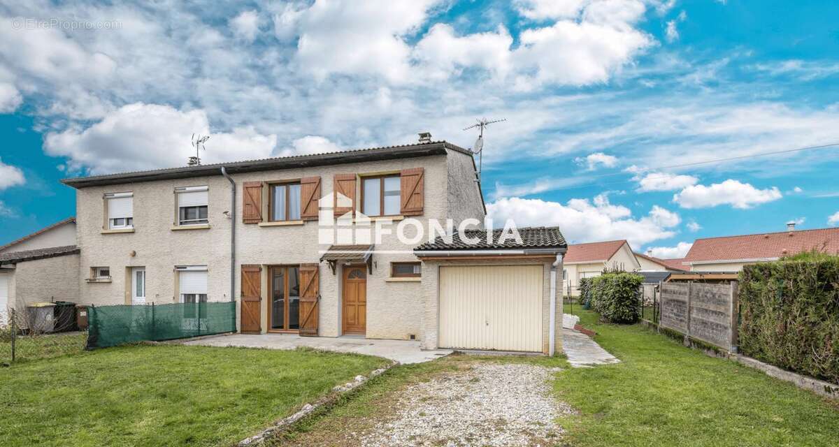 Maison à MONTFERRAT