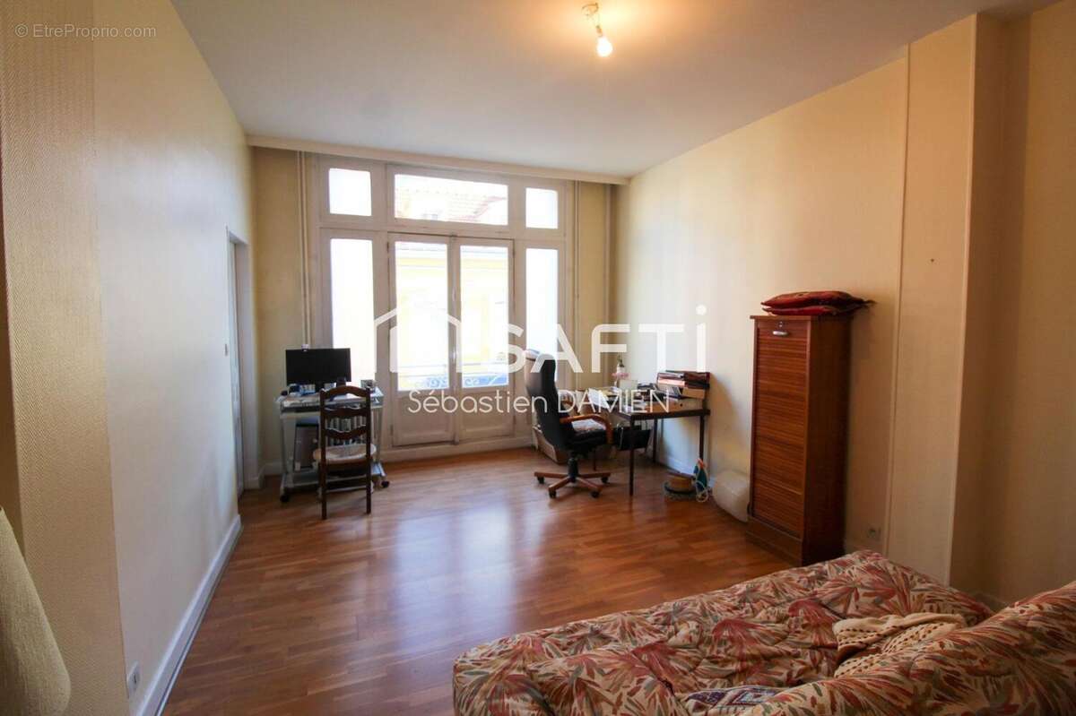 Appartement 206 m² à Montceau-Les-Mines  - photo 5
